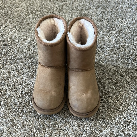 UGG size 12 kids boots. - Picture 2 of 4